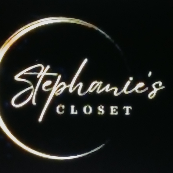 Meet your Posher, Stephanie - Picture 2 of 2